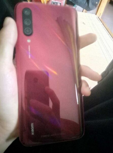 Xiaomi Mi CC9 красного цвета